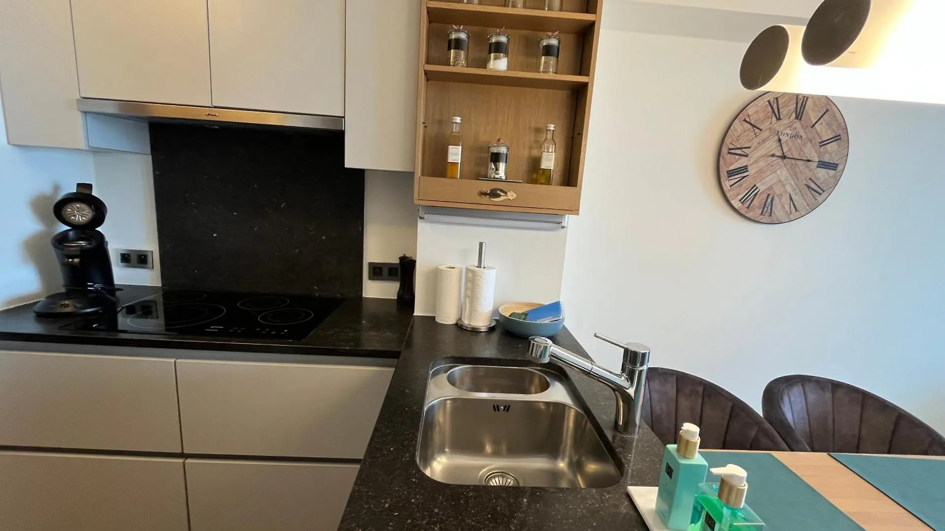 Modern 1-Bedroom Apartment With Sea View In Ostend T92