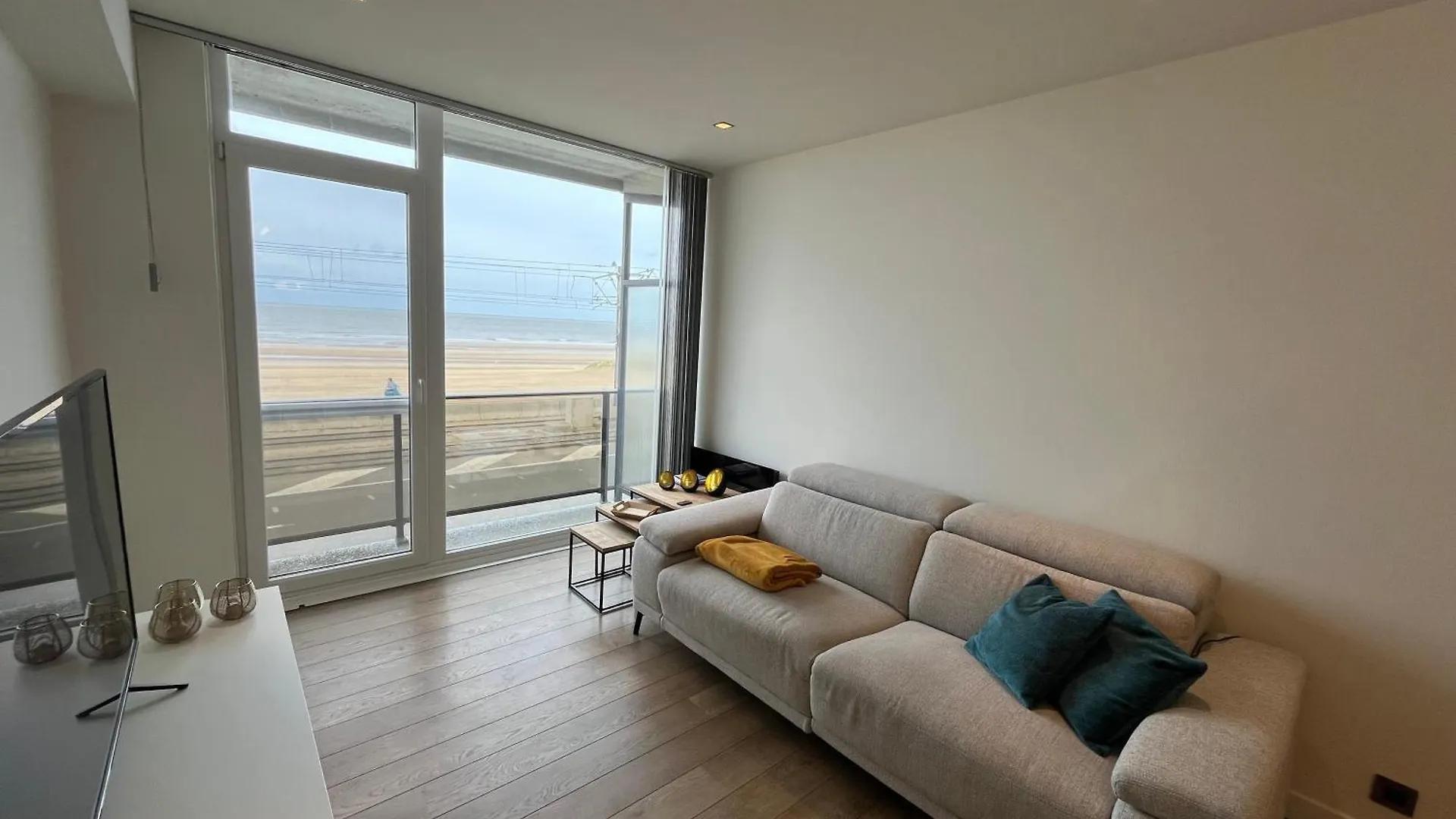 Modern 1-Bedroom Apartment With Sea View In Ostend T92